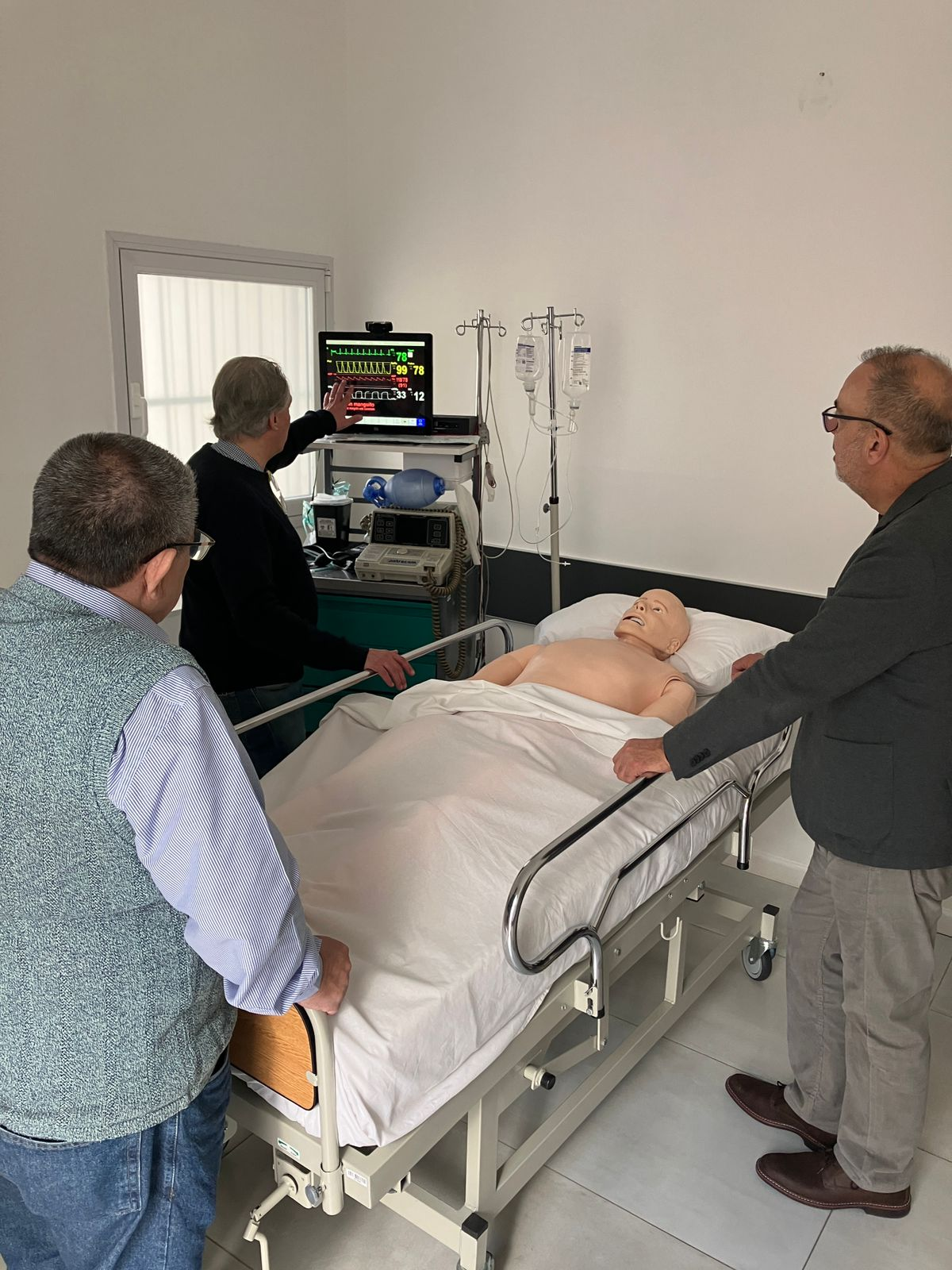 Visita de Claudio Ruff (UBO) a Laboratorio de UAI