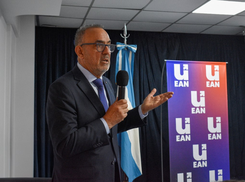 Dr. Claudio Ruff en Argentina